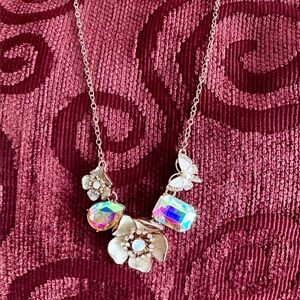 Betsy Johnson Flutter-bye AB Crystals Pearl White Floral Necklace “New”